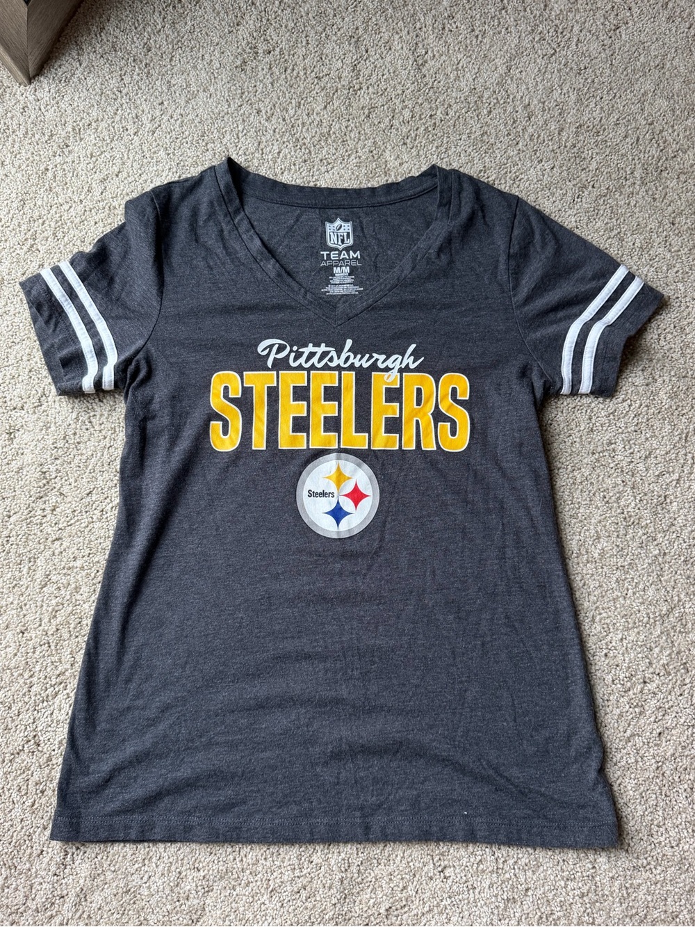 NFL team apparel pittsburgh Steelers women’s medium tshirt